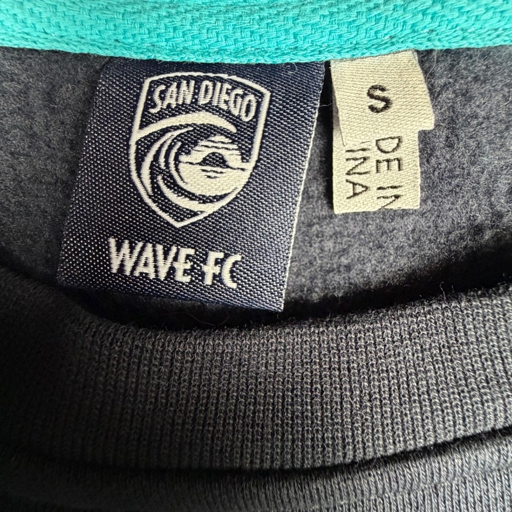 San Diego Wave FC Mens Small Sweatshirt Black NWSL Soccer Pullover Crewneck - Picture 3 of 3